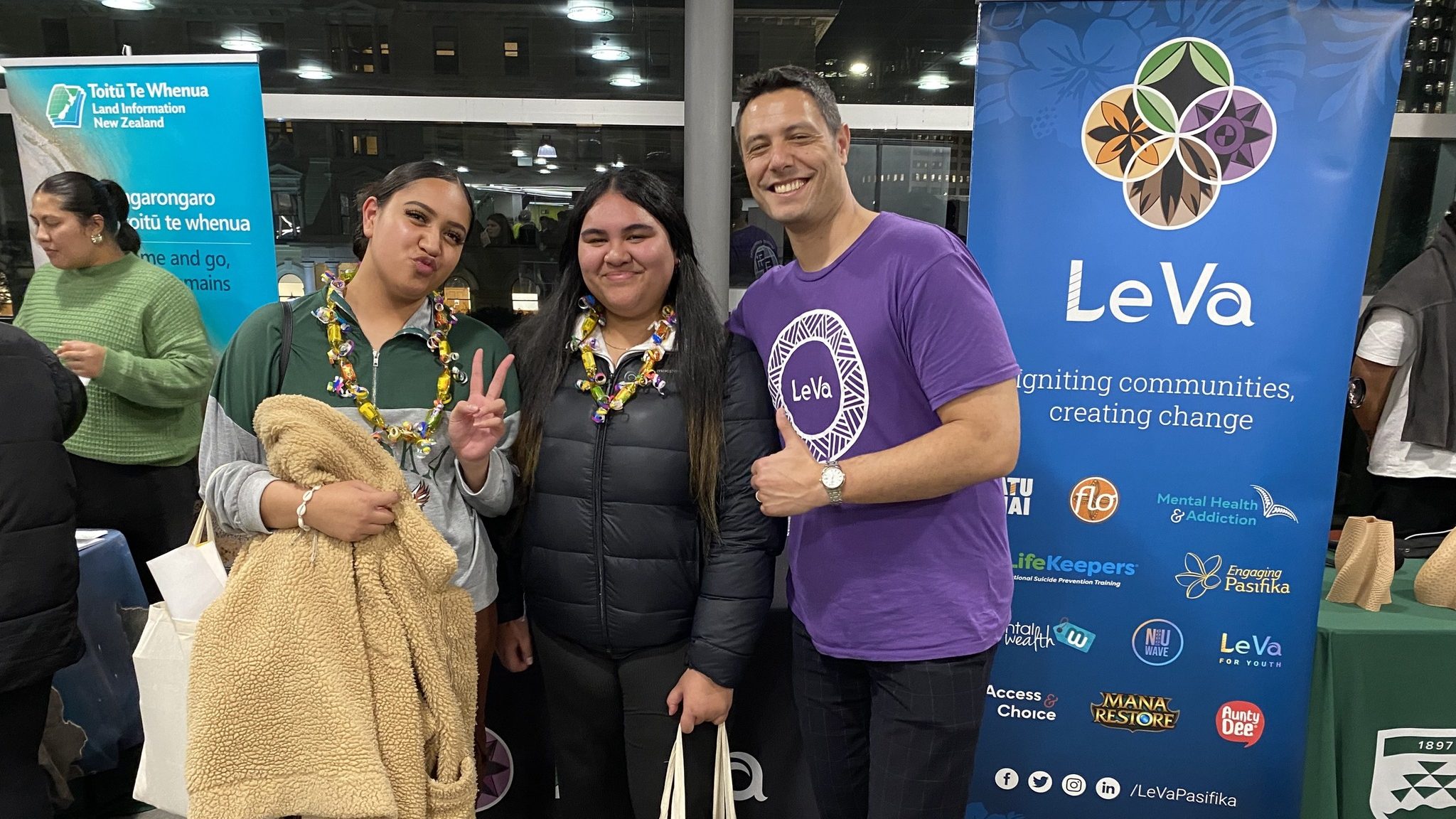 Nicholas Cao with students at the VUW Pasifika Careers Expo