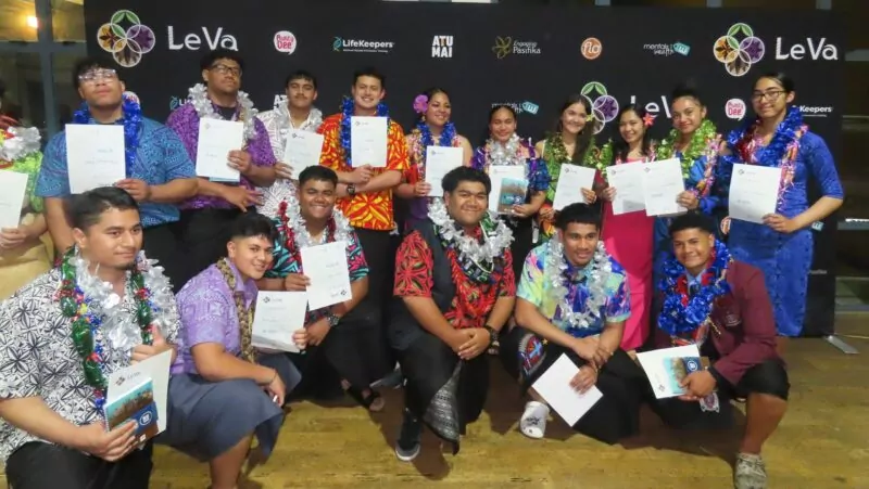 Niu Wave graduates