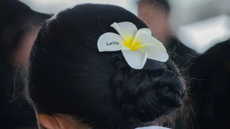 A Le Va sei clipped into a young woman's plaited bun.